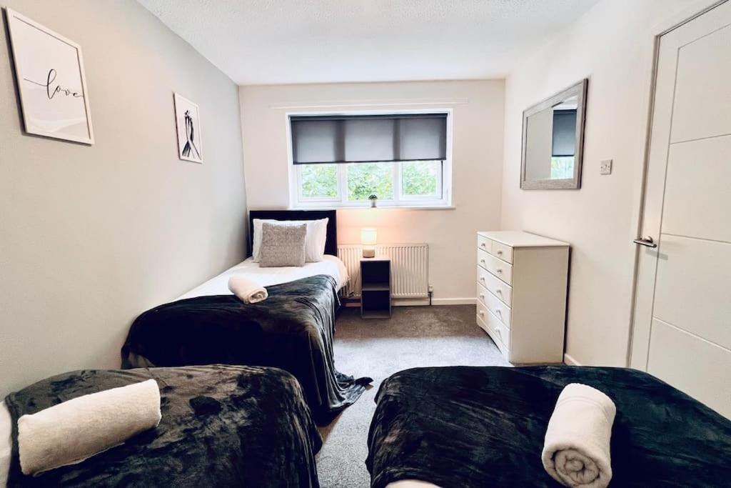 Urban Bliss Stylish Townhouse With Free Parking For A Convenient City Stay Liverpool Extérieur photo