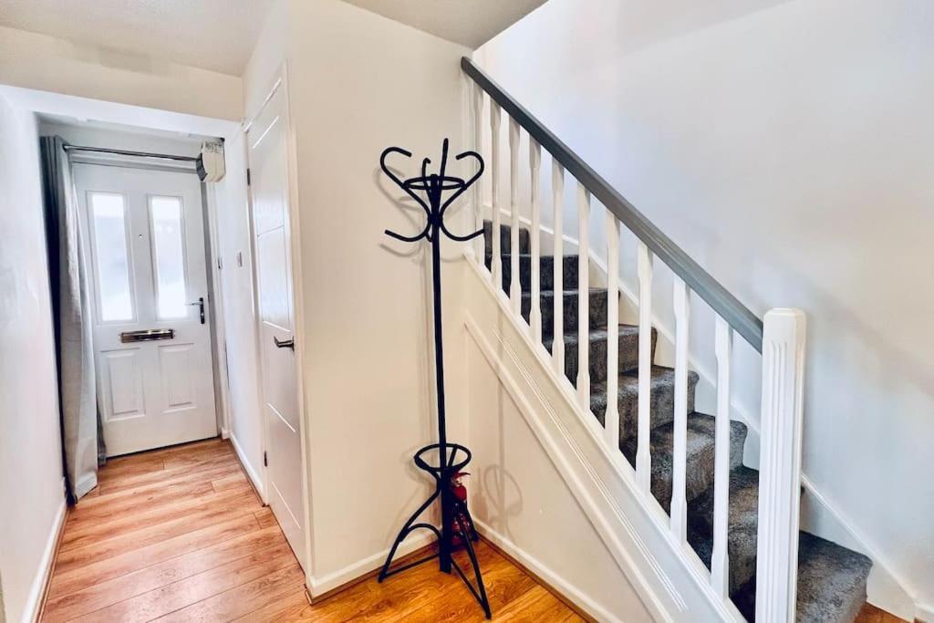 Urban Bliss Stylish Townhouse With Free Parking For A Convenient City Stay Liverpool Extérieur photo